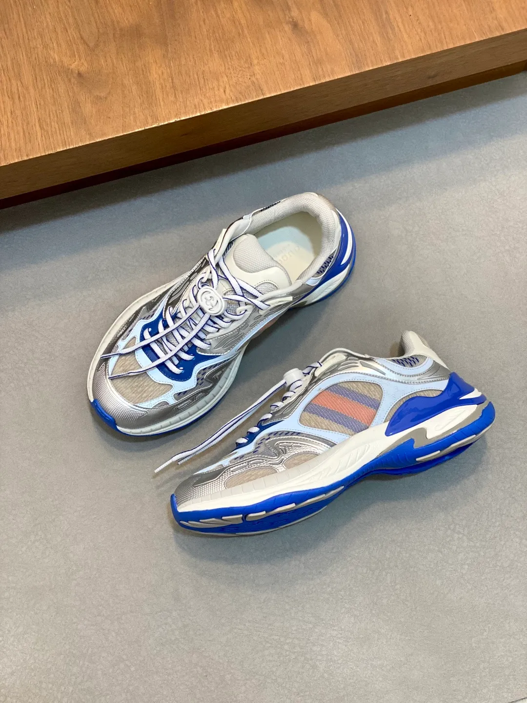Men's Men's Shoes 💰900 Gucci Gucci 2.0 Sports Shoes Couple's Style Retro Casual Shoes Running Shoes Original Purchase, Development, Production Gucci 2.0 Sports Shoes reinterpret the brand's iconic striped webbing elements. This sneaker reinterprets the iconic details. It uses EVA thick soles and a smart silhouette to bring a stable and comfortable wearing experience. Exquisite packaging at the delivery counter. Fabric: original imported cowhide + technical fabrics. Lining: original imported breathable mesh. Sole: original molded ultra-light foam rubber. Bottom thickness: 4CM. Size: 39-44 (customized for 38, 45, 56)